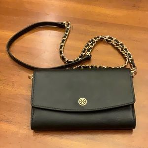 Tory Burch wallet on chain. Never used. Please see photos for sizing info.